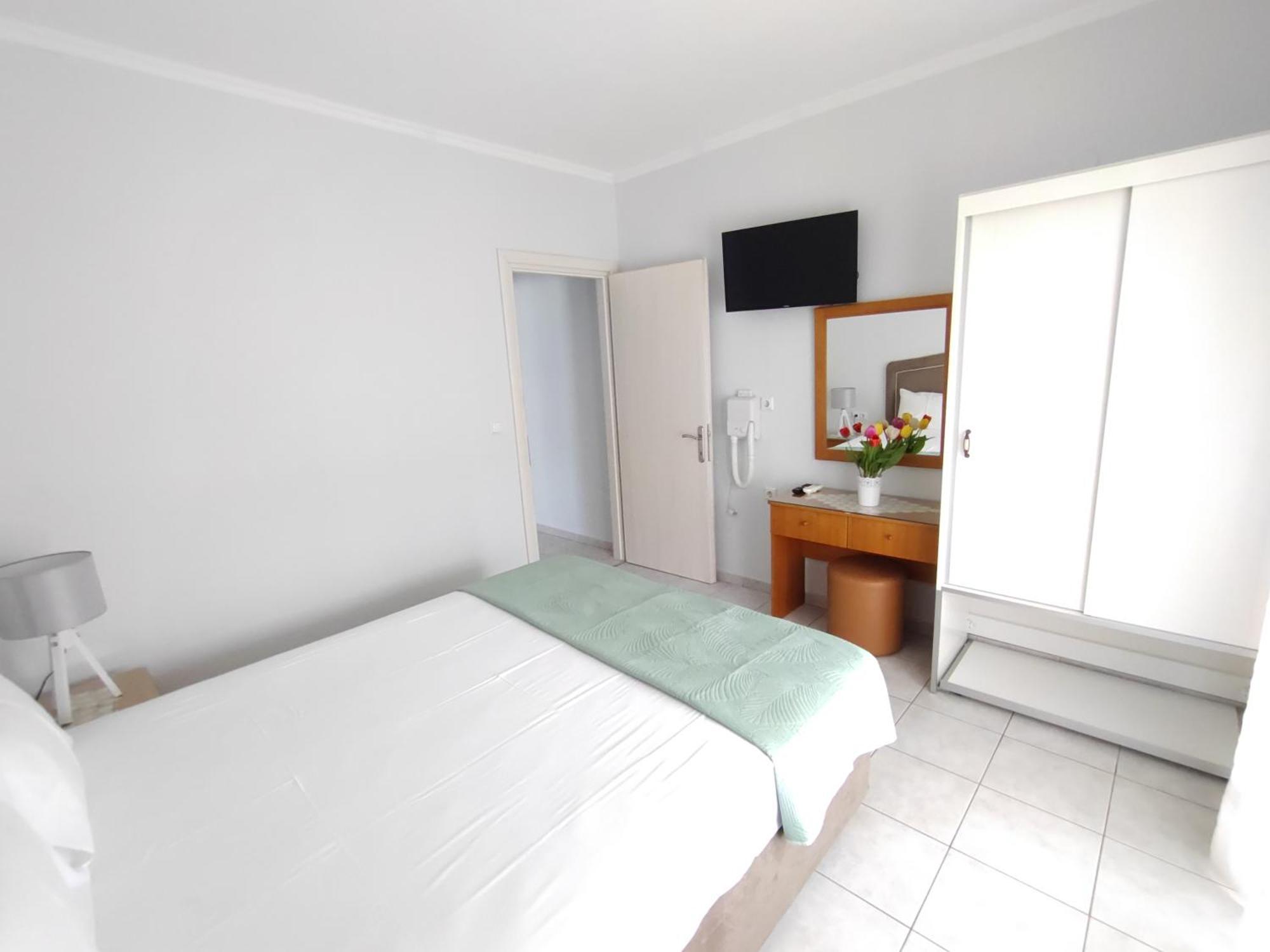Ioli Apartments ลีเมนาส ภายนอก รูปภาพ